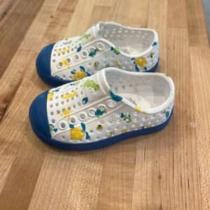 Size 4 natives white